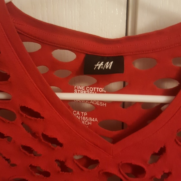 H&M Red distressed short sleeve - Picture 6 of 6
